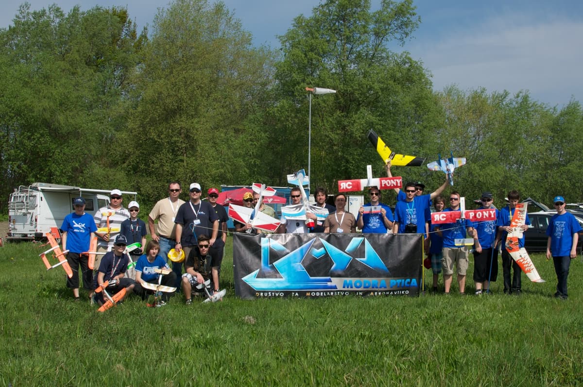 Člani društva Modra Ptica